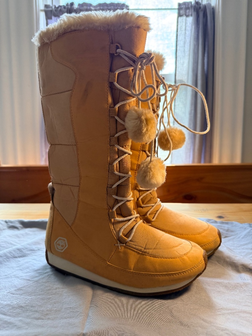Timberland snow boots size 4.5 (women size 6)